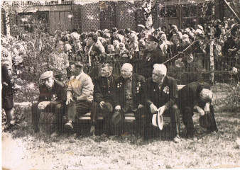 1975